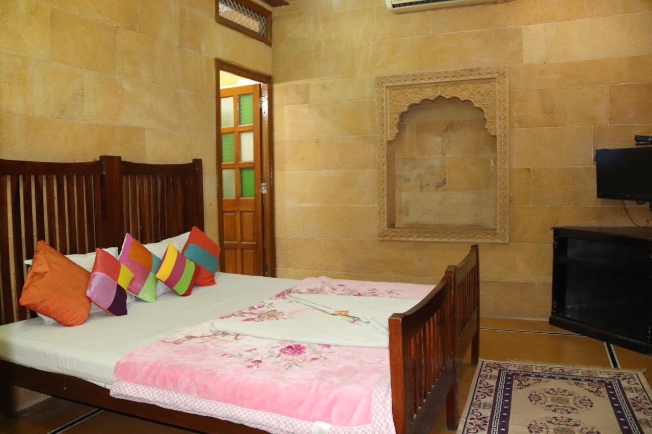 Hotel Pol Haveli Jaisalmer Exteriör bild