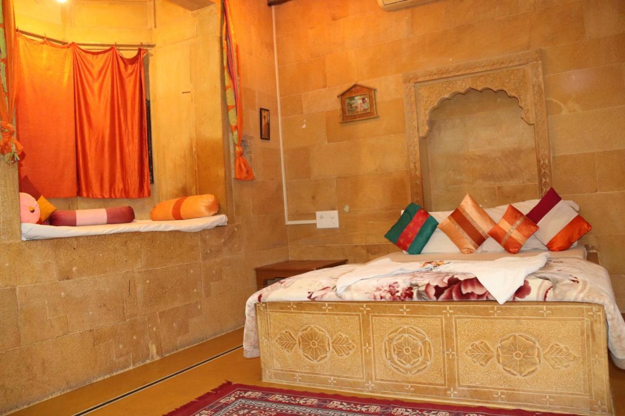 Hotel Pol Haveli Jaisalmer Exteriör bild