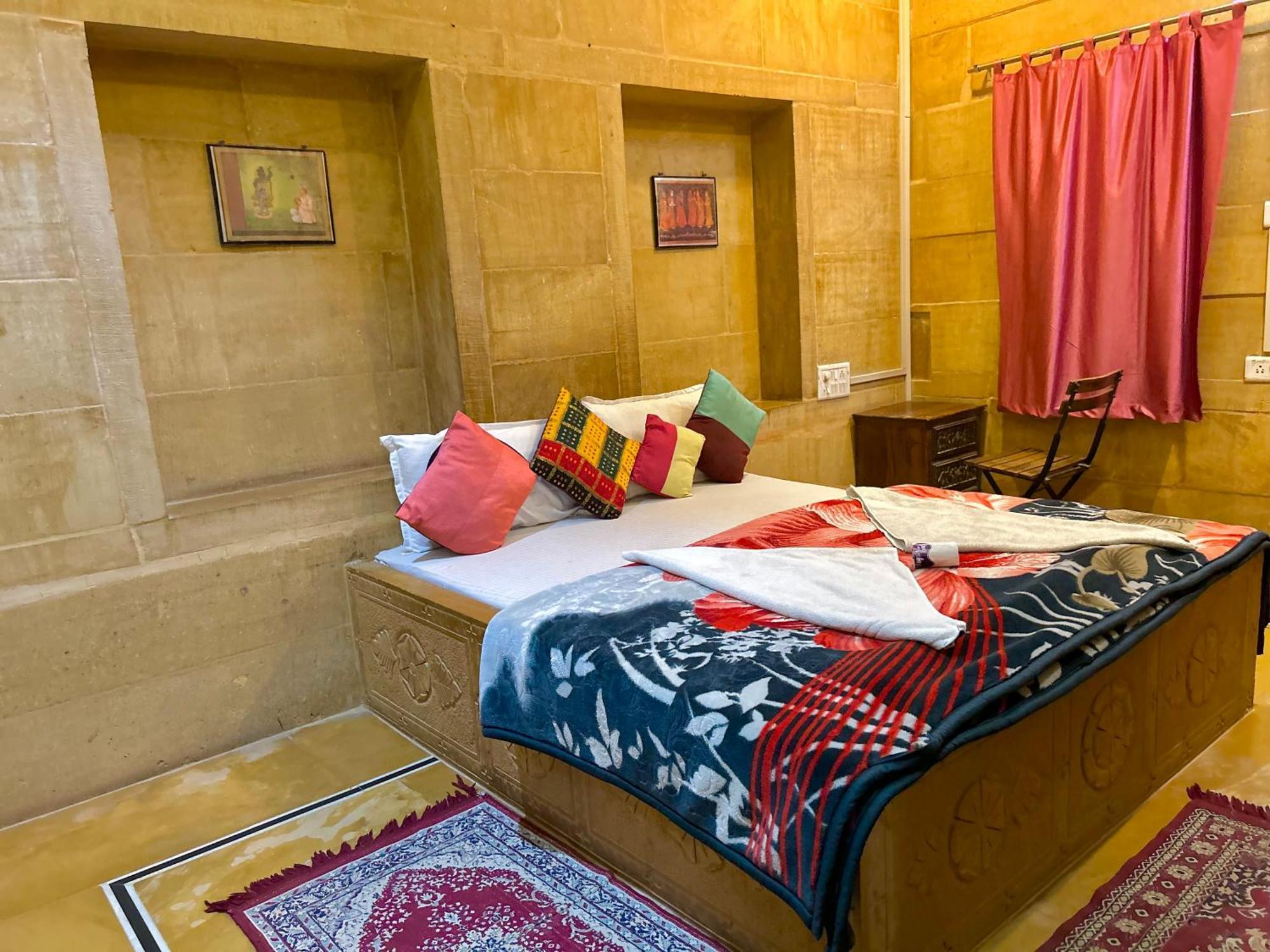 Hotel Pol Haveli Jaisalmer Exteriör bild