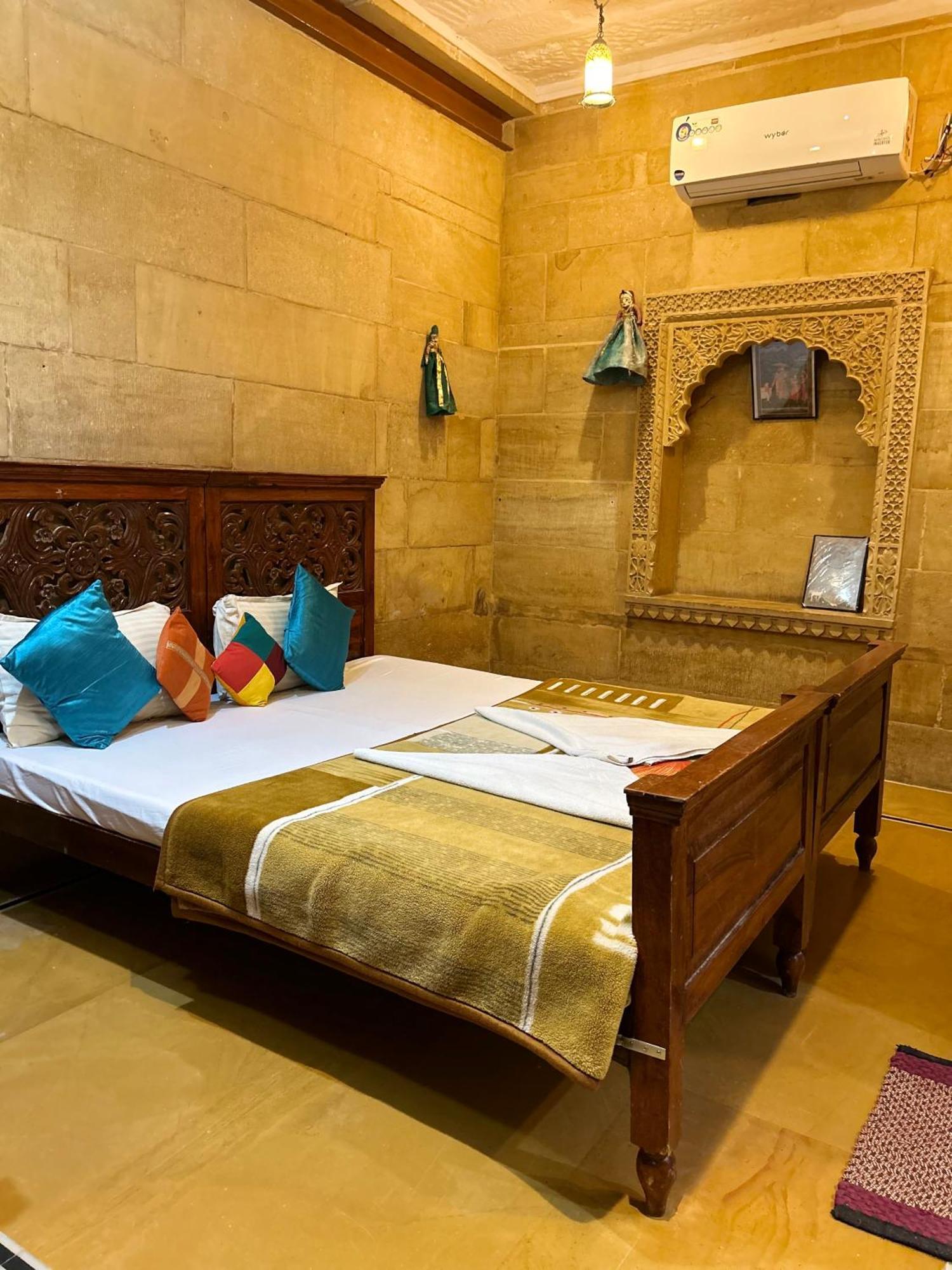 Hotel Pol Haveli Jaisalmer Exteriör bild