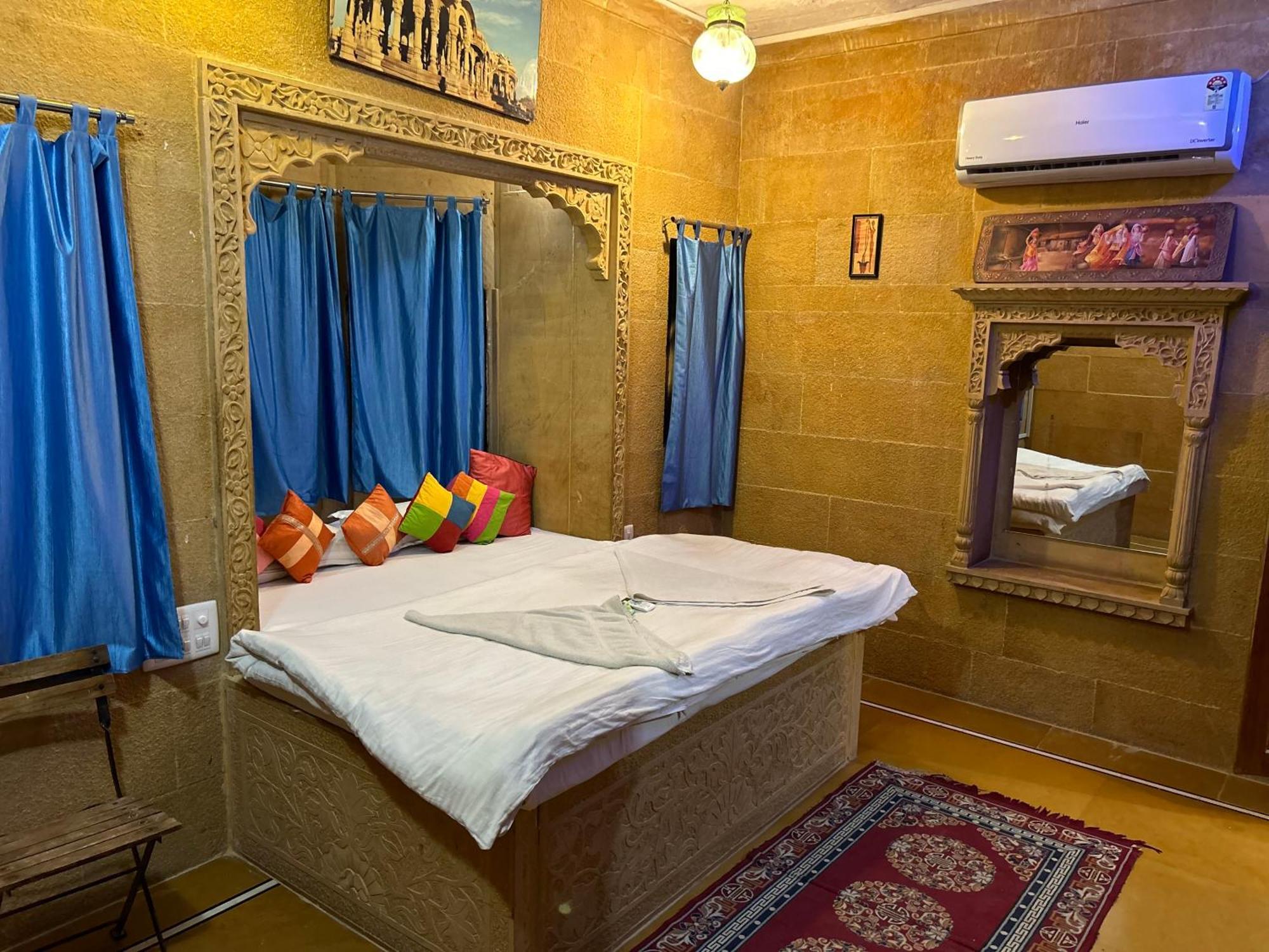 Hotel Pol Haveli Jaisalmer Exteriör bild
