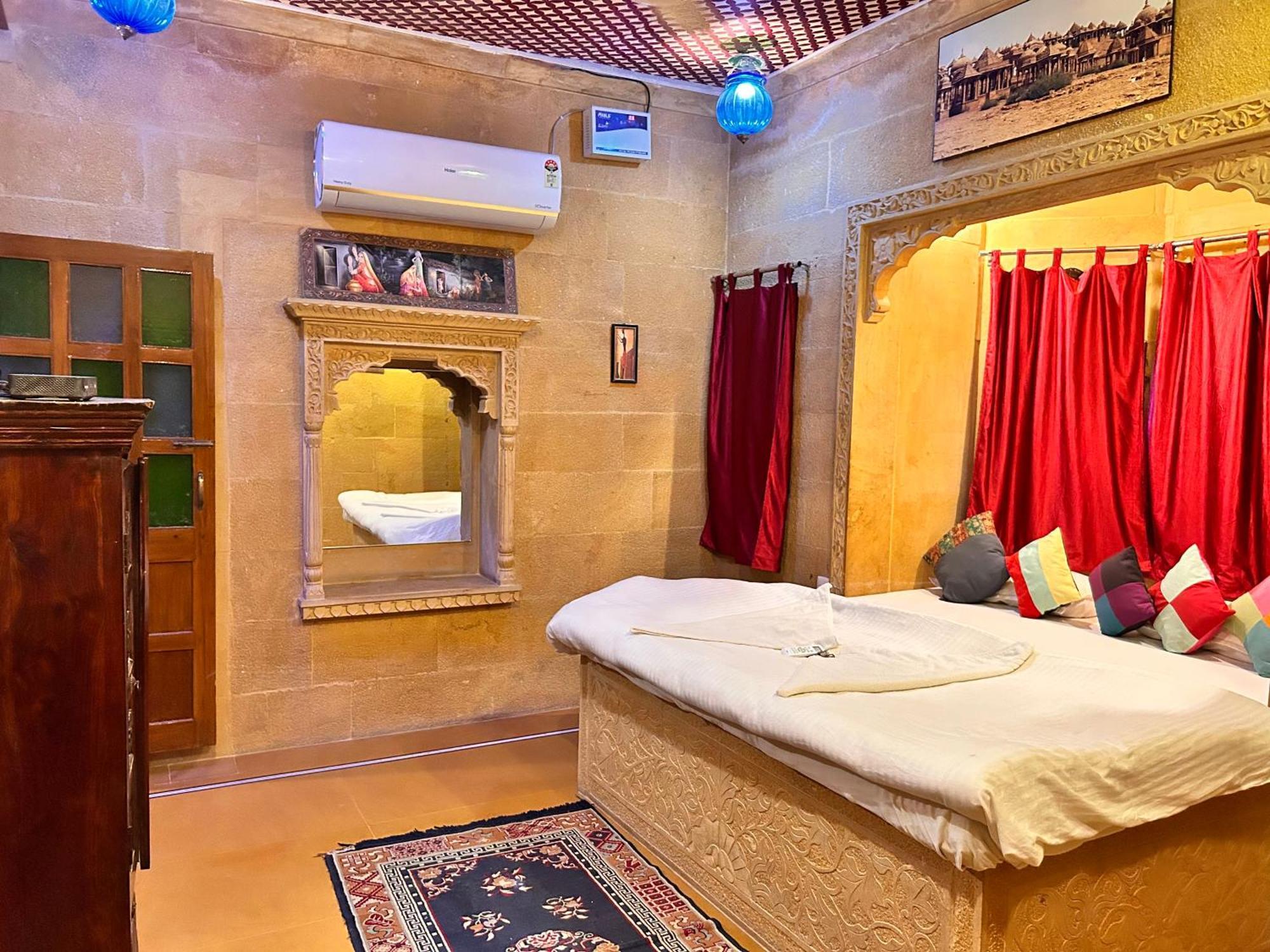 Hotel Pol Haveli Jaisalmer Exteriör bild