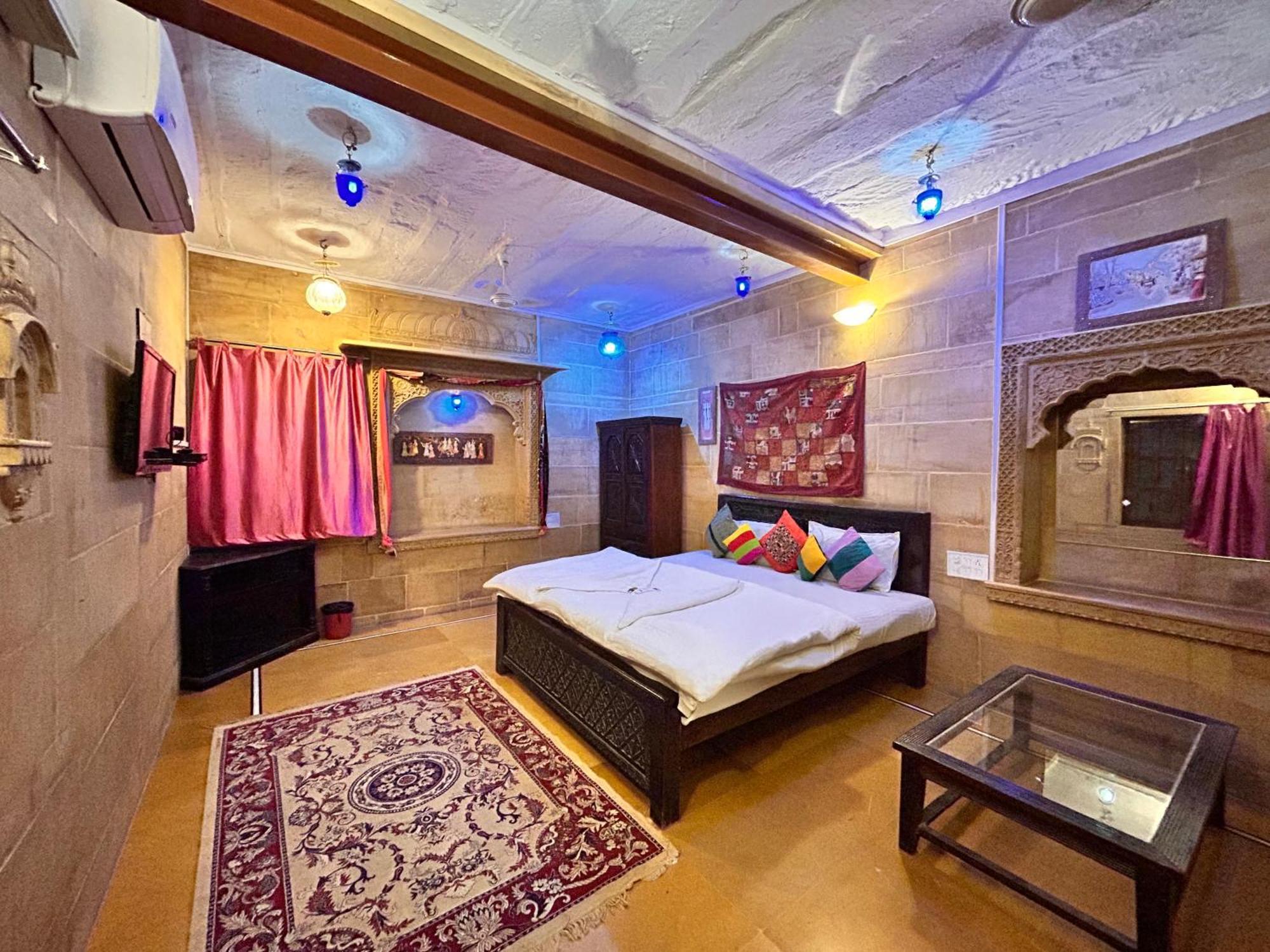 Hotel Pol Haveli Jaisalmer Exteriör bild