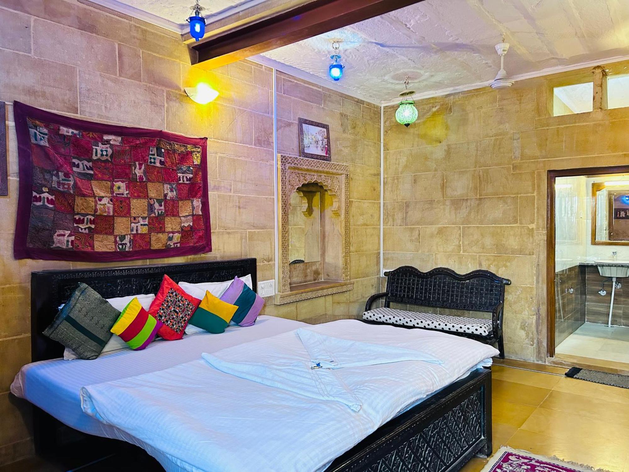 Hotel Pol Haveli Jaisalmer Exteriör bild