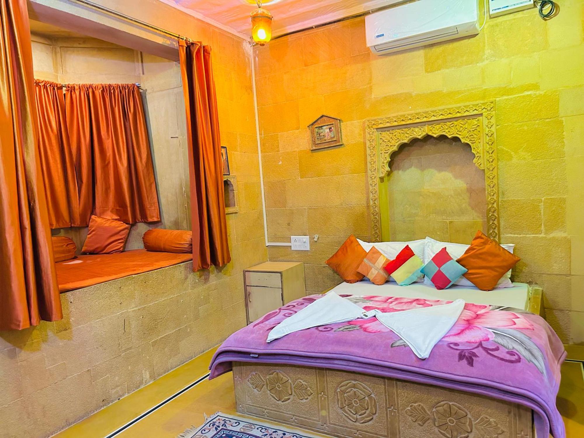 Hotel Pol Haveli Jaisalmer Exteriör bild