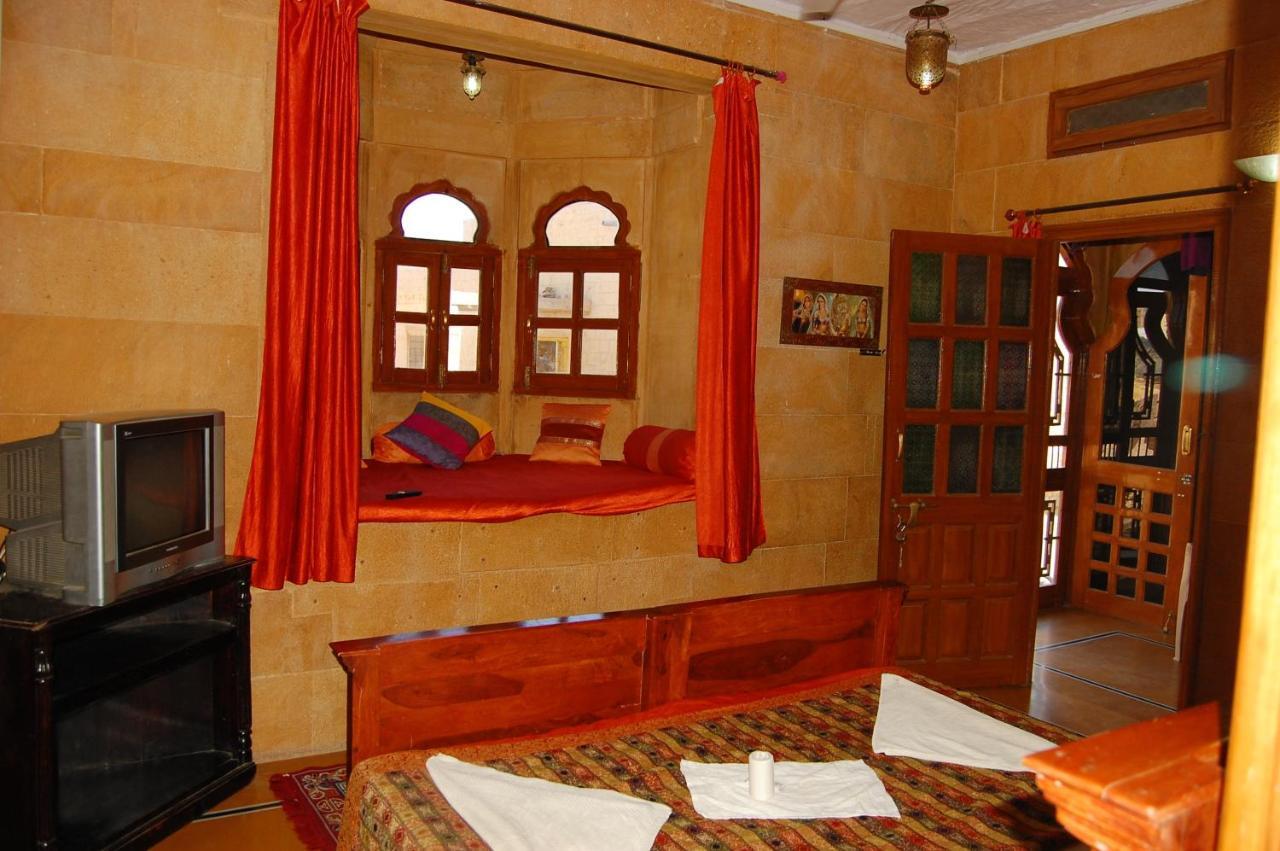 Hotel Pol Haveli Jaisalmer Rum bild